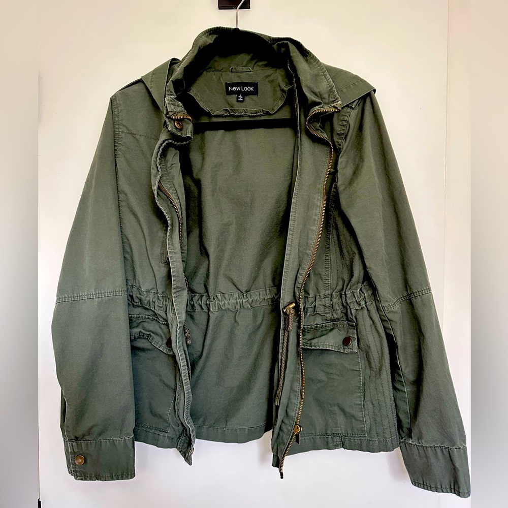 Army Green, hooded, utility jacket, zipper closure Size Lg